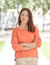 Porträtfoto von Hannah Jasper, Projektmanagerin Qwello Deutschland