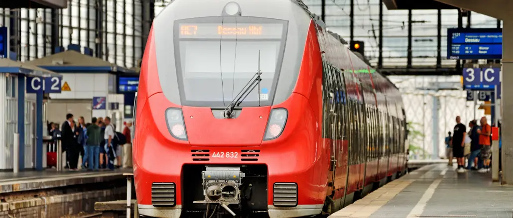 Zug; Schiene; Nahverkehr