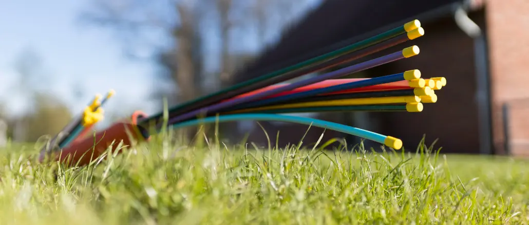 Glasfaser, Breitband, Kabel, Wiese; Highspeed-Internet