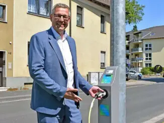 Laden Laternenmast