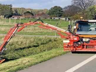 KI; Kommunalfahrzeug; mähen; Straße