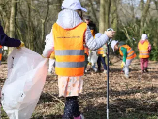 Müll sammeln; Littering; Wald; Stadtreinigung; Kinder; Umwelt; Recycling