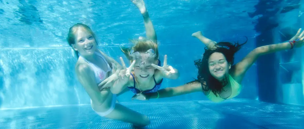 Wasser; Schwimmen; Schwimmbad