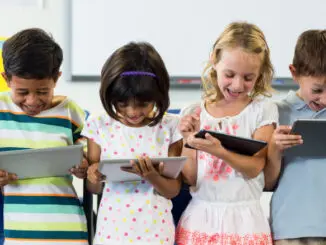 Schule; Technologie; Tablets; Kinder; Bildung