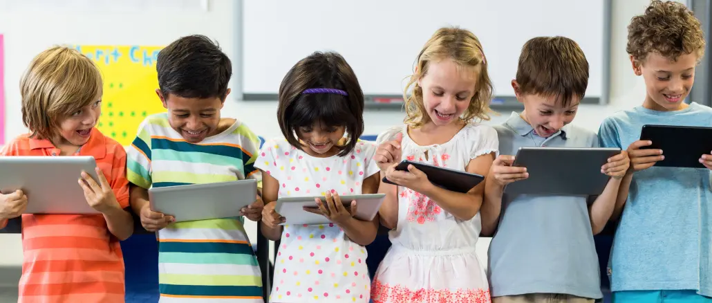 Schule; Technologie; Tablets; Kinder; Bildung