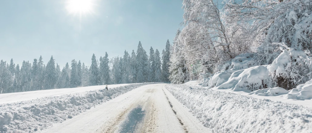 Glatteis; Gurkenwasser; Wasser; Eis; Winterdienst; Schnee