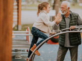 Mehrgenerationenspielplatz; draußen