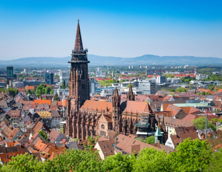Die Bürgerinnen und Bürger von Freiburg können vor der Kommunalwahl ihre Ansichten mit denen der zur Wahl stehenden Parteien vergleichen. Foto: Adobe Stock/magann