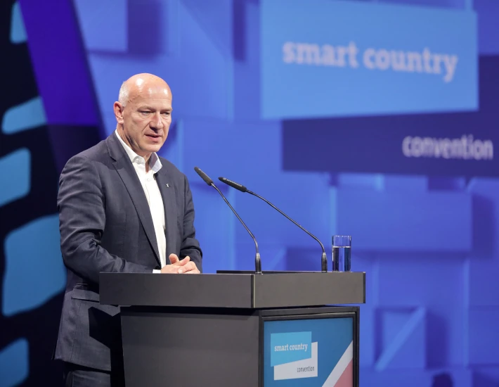 Kai Wegner, regierender Bürgermeister von Berlin, auf der Smart Country Convention
