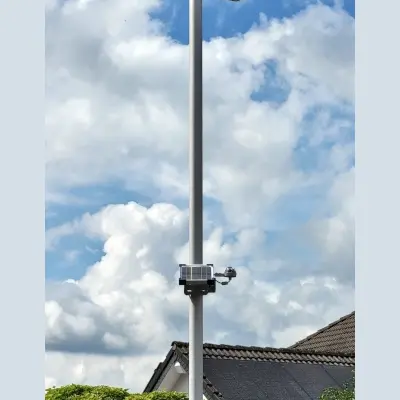 Sensoren an Masten und auf Dächern messen die Niederschlagsmengen von oben. Weitere Sensoren an Brücken und Pfeilern sammeln Daten zum Durchfluss von Wassermengen und Wasserständen. Fotos: Stadt Olpe Frühwarnsystem